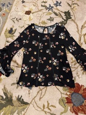 Cloud and Sky Floral Bell-Sleeve Tunic Top in Black Medium